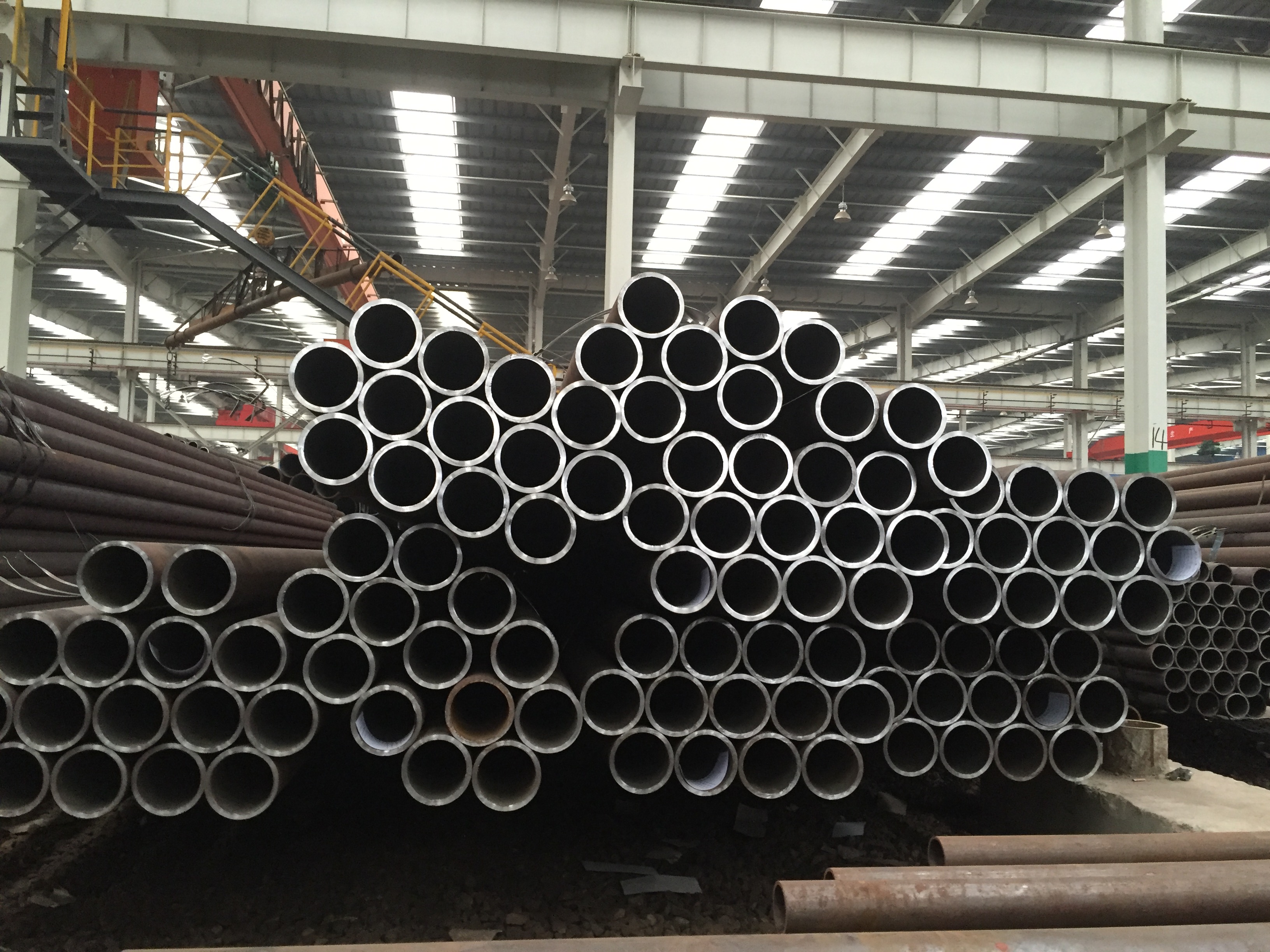 河南鳳寶45號(hào)鋼無(wú)縫管 金屬材料的優(yōu)質(zhì)選擇及其與防水材料的協(xié)同應(yīng)用